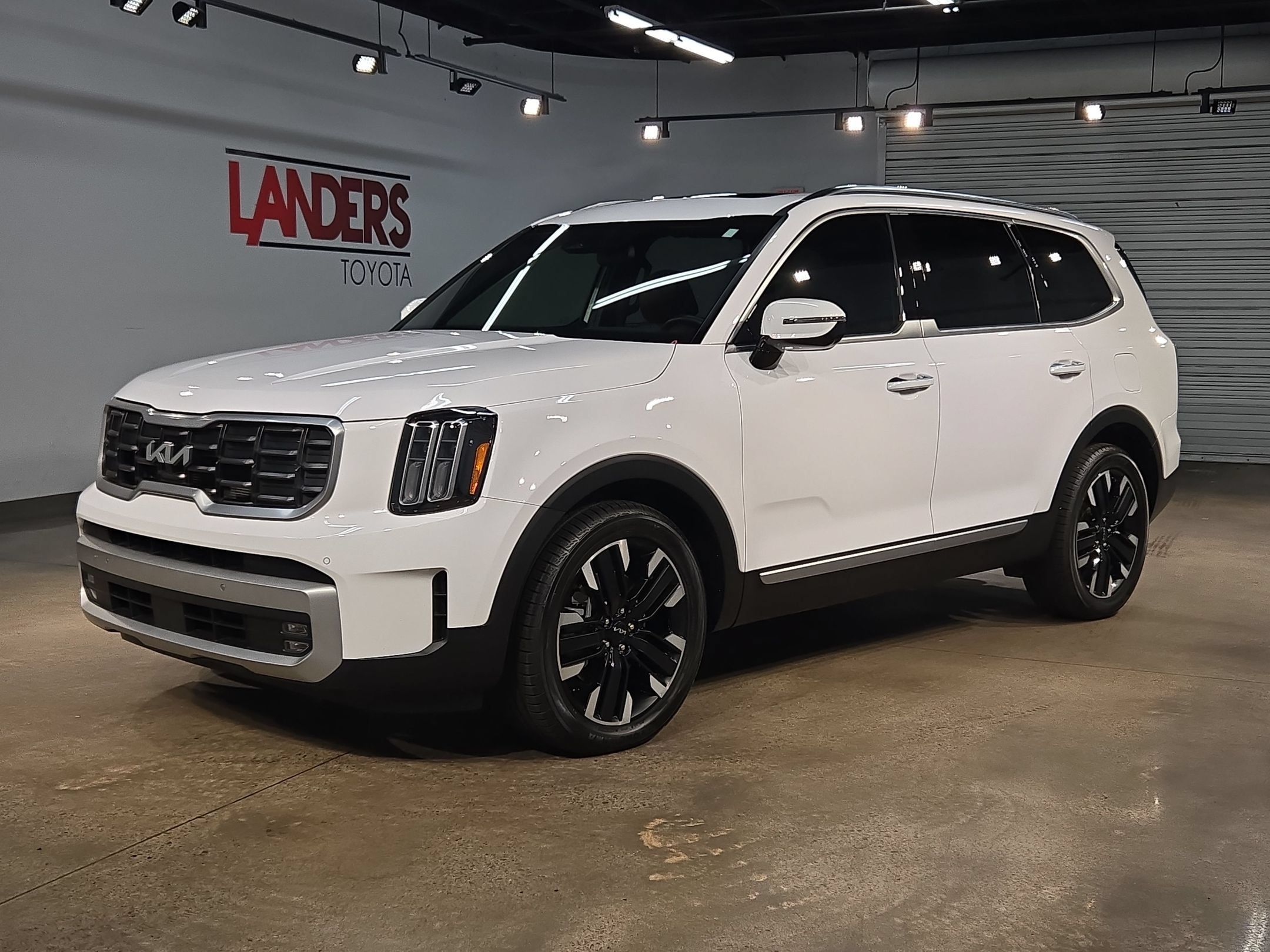 Used 2023 Kia Telluride SX AWD/4WD image 3
