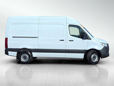 Used 2025 Mercedes-Benz Sprinter 2500 image 3