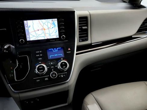 Used 2019 Toyota Sienna XLE w/ XLE Navigation Package AWD/4WD image 30