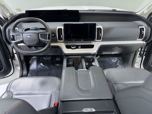 Used 2025 Ford Expedition Active AWD/4WD image 18