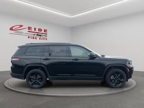 Used 2024 Jeep Grand Cherokee L Laredo AWD/4WD image 11