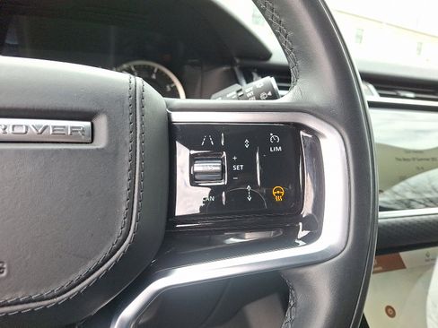 Used 2023 Land Rover Range Rover Velar R-Dynamic S image 19