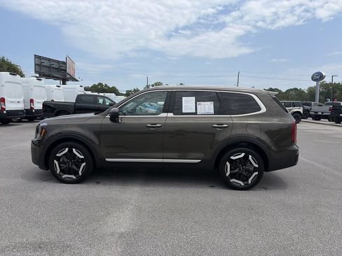 Used 2025 Kia Telluride S FWD image 4