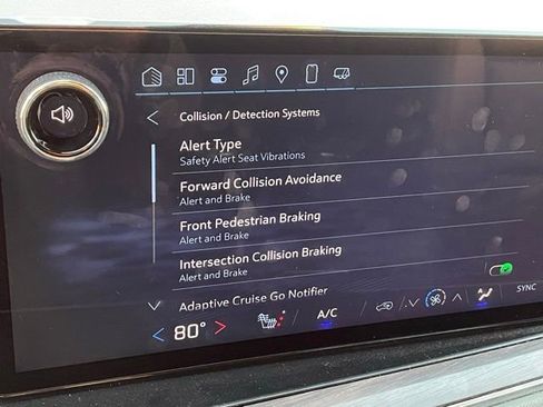 Used 2025 Chevrolet Suburban Z71 image 18