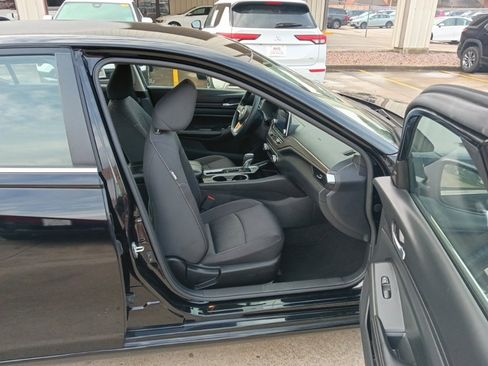 Used 2024 Nissan Altima 2.5 SV image 10