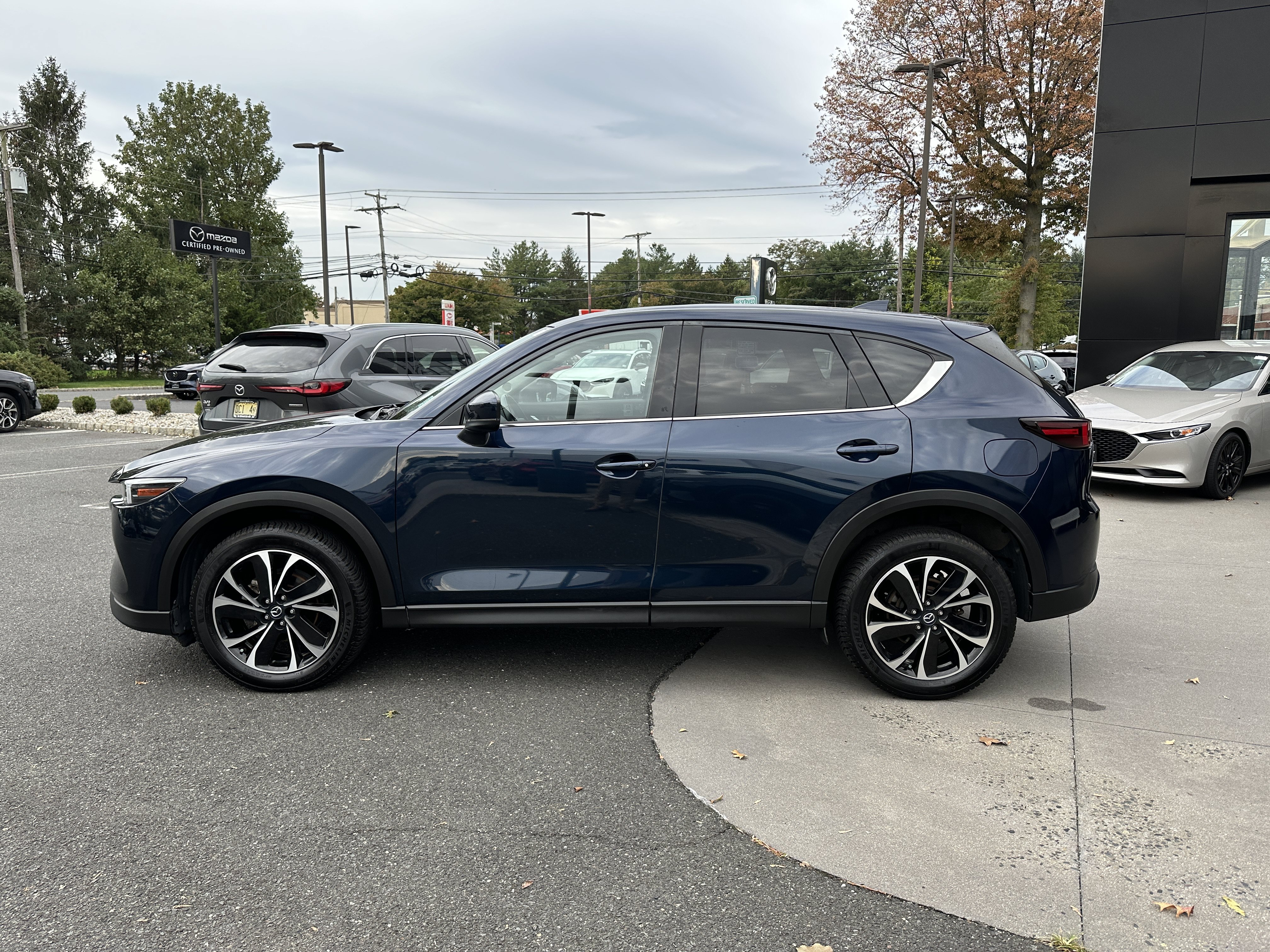 Used 2023 MAZDA CX-5 AWD 2.5 S w/ Premium Package image 3