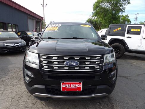 Used 2016 Ford Explorer XLT w/ Equipment Group 202A FWD image 2