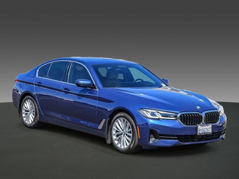 Used 2022 BMW 530i w/ Premium Package image 5