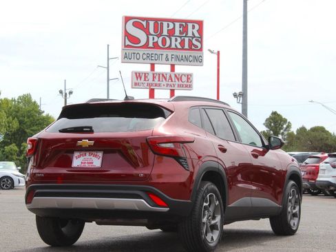 Used 2025 Chevrolet Trax LT FWD image 4