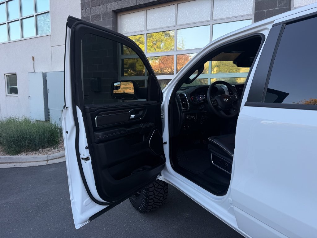 Used 2025 RAM 1500 Laramie w/ Sport Appearance Package AWD/4WD image 17