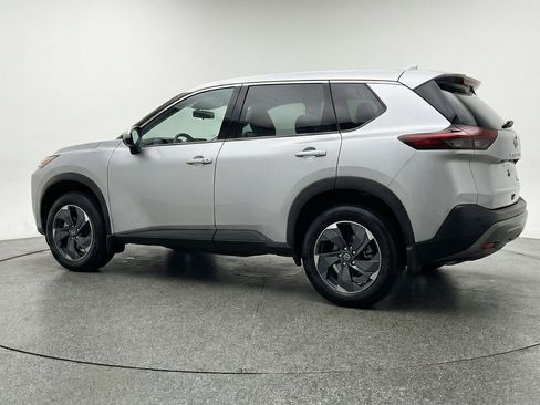 Used 2025 Nissan Rogue SV AWD/4WD image 6