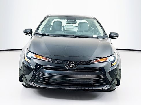 Used 2026 Toyota Corolla LE image 2