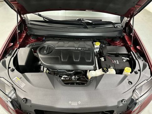 Used 2019 Jeep Cherokee Latitude Plus AWD/4WD image 21