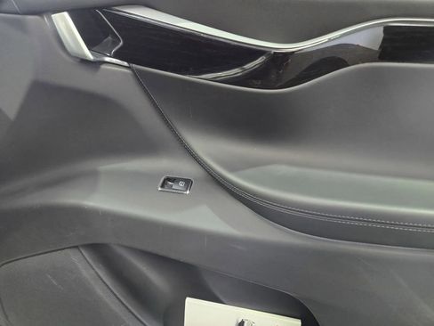 Used 2018 Tesla Model X image 6