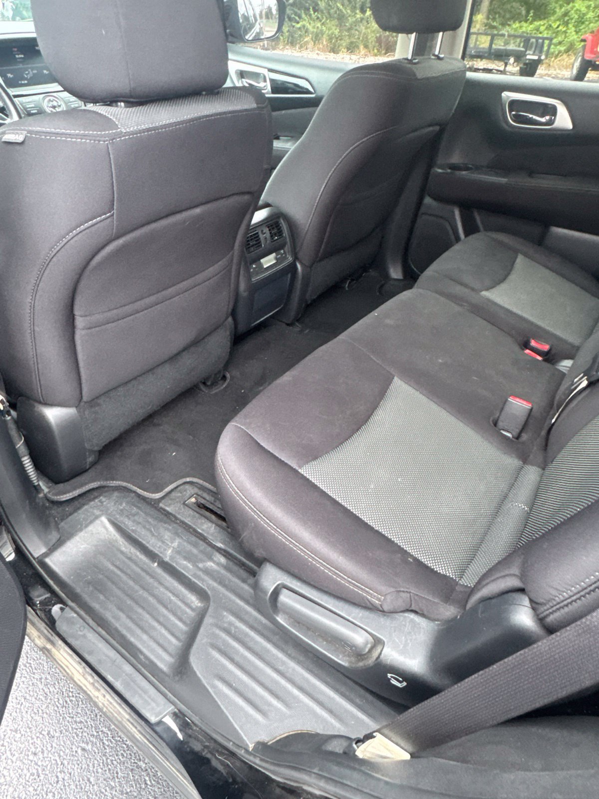 Used 2017 Nissan Pathfinder SV FWD image 9