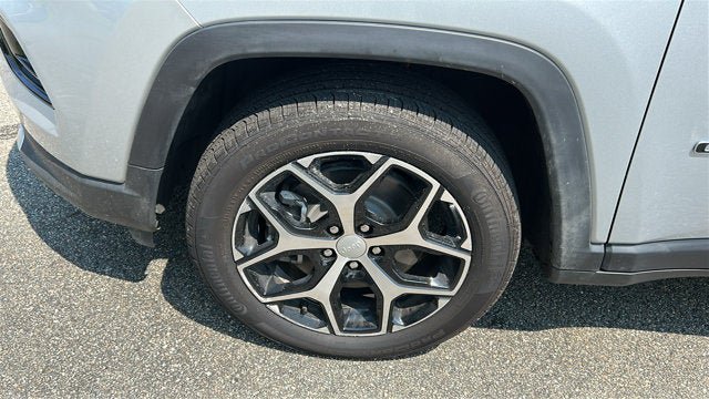 Certified 2024 Jeep Compass Limited w/ Sun and Sound Group AWD/4WD image 8