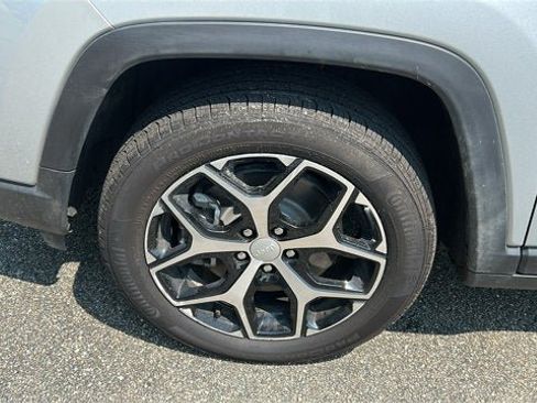 Certified 2024 Jeep Compass Limited w/ Sun and Sound Group AWD/4WD image 8