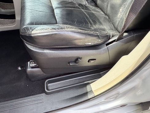 Used 2012 Chrysler Town & Country Limited FWD image 18