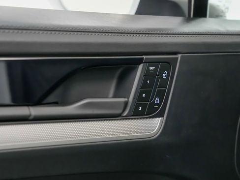 Certified 2025 Porsche Cayenne S image 22