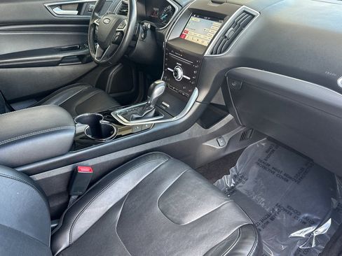 Used 2017 Ford Edge Titanium w/ Equipment Group 302A AWD/4WD image 17