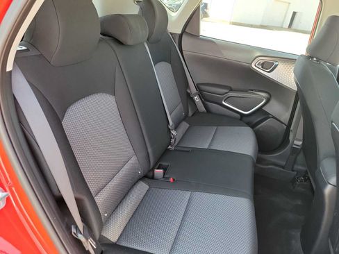 Used 2025 Kia Soul LX w/ LX Technology Package FWD image 17
