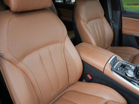 Used 2022 BMW X7 xDrive40i w/ M Sport Package AWD/4WD image 14