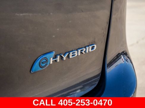 Used 2021 Chrysler Pacifica Touring-L FWD image 11