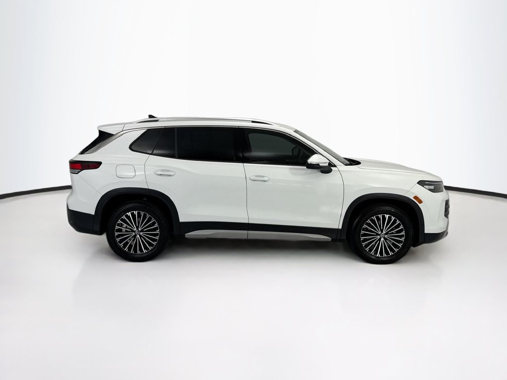 Used 2025 Volkswagen Tiguan S w/ 18" Wheel Package FWD image 4