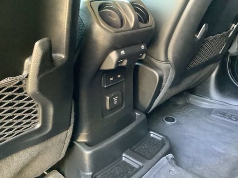 Used 2024 Jeep Wrangler Unlimited Rubicon w/ Technology Group AWD/4WD image 27