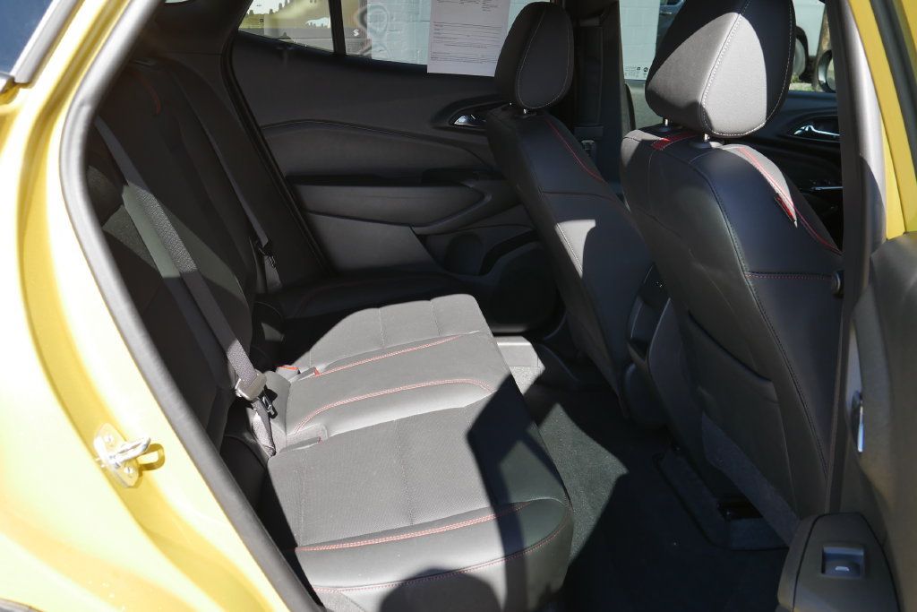 Used 2024 Chevrolet Trax RS w/ Sunroof Package FWD image 13