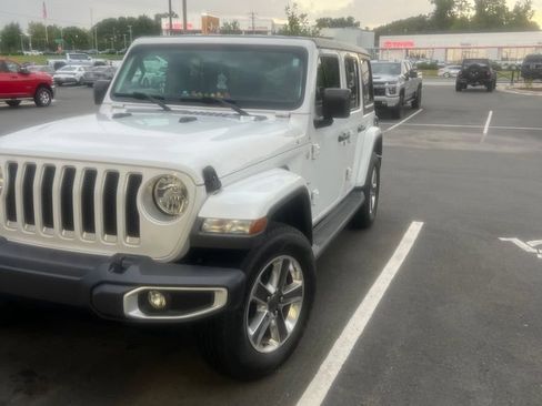 Used 2019 Jeep Wrangler Unlimited Sahara AWD/4WD image 4