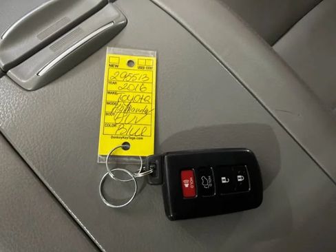 Used 2016 Toyota Highlander XLE AWD/4WD image 22