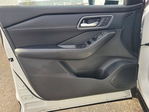 Certified 2024 Nissan Rogue Platinum w/ Platinum Premium Package image 18