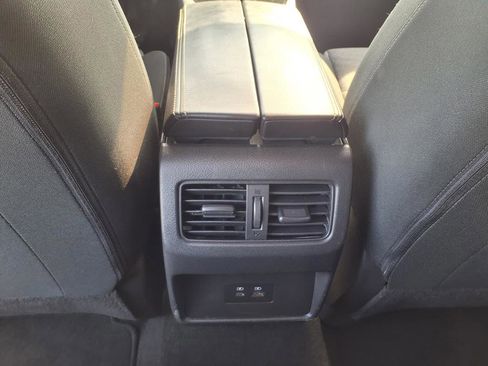 Used 2023 Nissan Rogue SV image 47