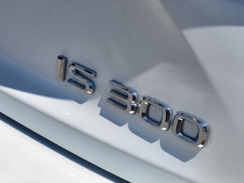 Used 2020 Lexus IS 300 RWD image 8
