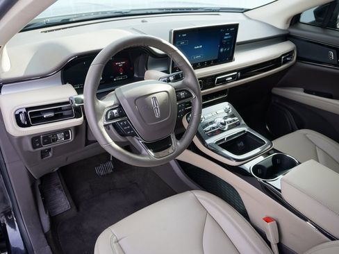 Used 2023 Lincoln Nautilus AWD w/ Premium Package image 11