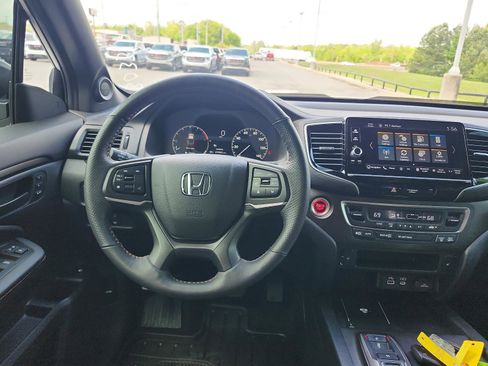 Used 2025 Honda Ridgeline TrailSport image 12