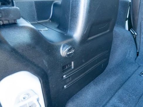 Used 2019 Jeep Wrangler Unlimited Sahara AWD/4WD image 38