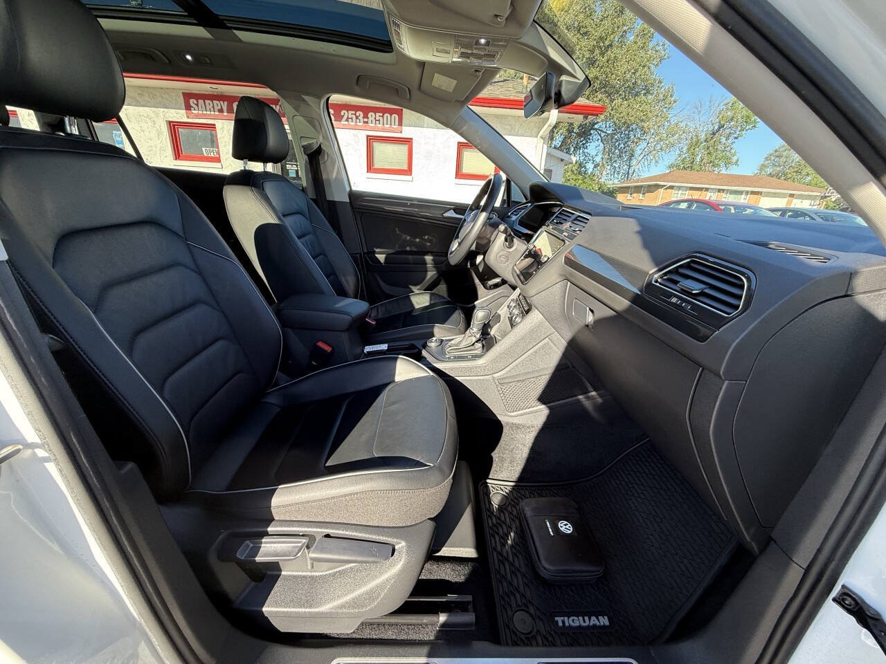 Used 2019 Volkswagen Tiguan SEL Premium AWD/4WD image 14