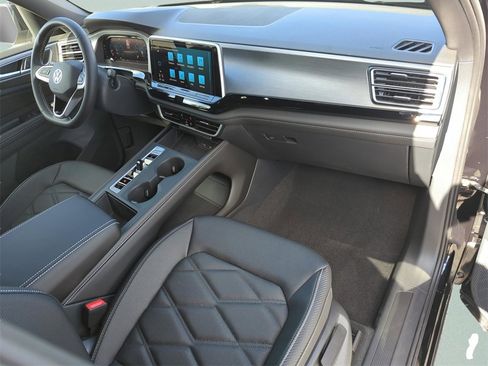New 2026 Volkswagen Atlas Cross Sport SE image 29
