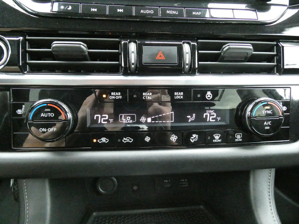 Used 2023 Nissan Pathfinder SL AWD/4WD image 31