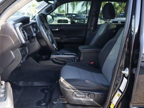 Used 2021 Toyota Tacoma TRD Off-Road image 19