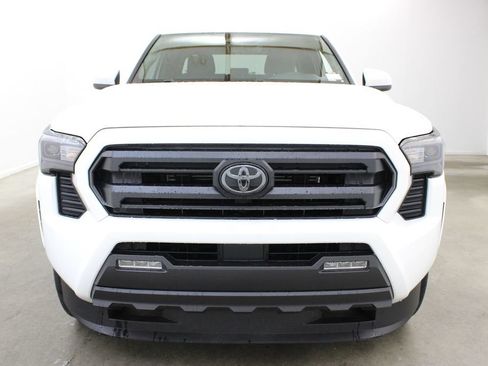 Used 2025 Toyota Tacoma SR5 AWD/4WD image 7