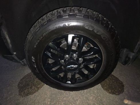 Used 2025 Chevrolet Silverado 2500 Custom w/ Custom Value Package image 30