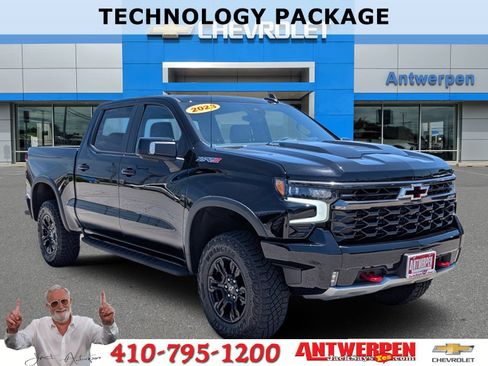 Used 2023 Chevrolet Silverado 1500 ZR2 w/ Technology Package AWD/4WD image 1