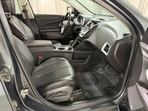 Used 2017 Chevrolet Equinox Premier w/ Enhanced Convenience Package AWD/4WD image 11