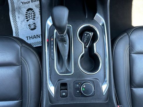 Used 2023 Chevrolet Traverse LT FWD image 18