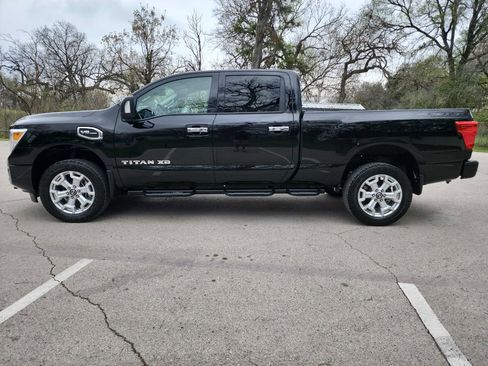 Used 2021 Nissan Titan SV w/ SV Convenience Package image 5