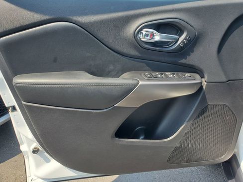 Used 2020 Jeep Cherokee Limited AWD/4WD image 23