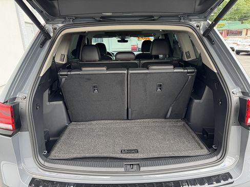 Used 2024 Volkswagen Atlas Peak Edition SE AWD/4WD image 11